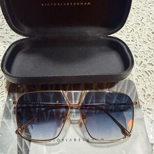 SOLD Victoria Beckham Oversized Aviator Sunglasses – New, Never Worn